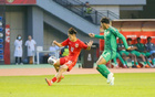 國足U16半場夢游，門將失誤，張君豪紅牌
