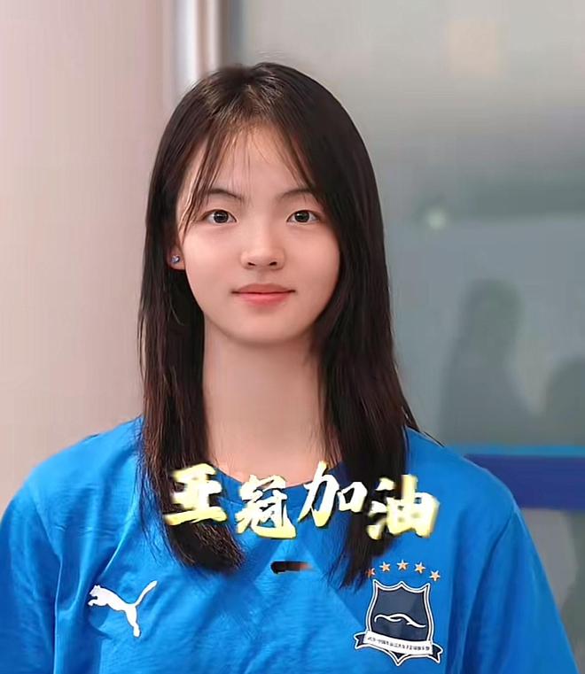 武漢女足姜晨璟，踢防守位反差大，自小如此。